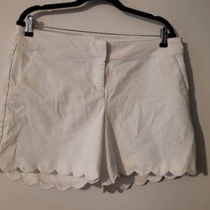 Isaac Mizrahi Womens Size 12 Scalloped Hem Tailored Shorts, White